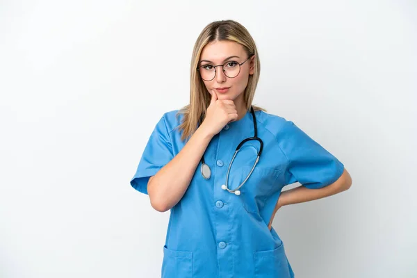 Young Surgeon Doctor Woman Isolated White Background Thinking — 图库照片