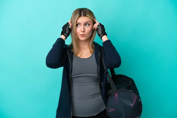 Young Sport Woman Sport Bag Isolated Blue Background Having Doubts — 图库照片