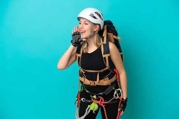 Young Caucasian Rock Climber Woman Isolated Blue Background Shouting Mouth — Stock Photo, Image