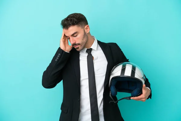 Zakelijke Blanke Man Met Motorfiets Helm Geïsoleerd Blauwe Achtergrond Met — Stockfoto