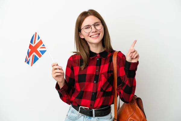 Mladá Žena Drží Vlajku Spojeného Království Izolované Modrém Pozadí Ukazuje — Stock fotografie