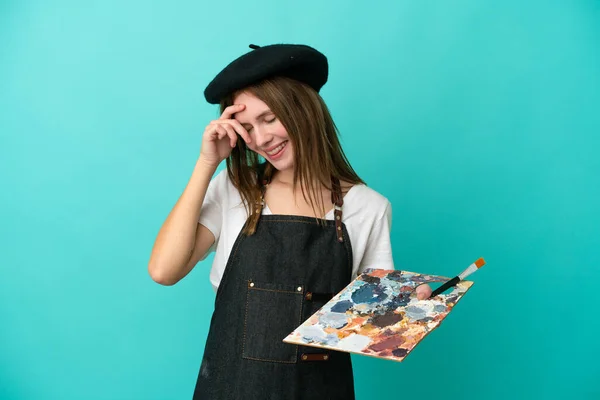 Młoda Artystka Angielski Kobieta Trzyma Paletę Odizolowanych Niebieskim Tle Śmiech — Zdjęcie stockowe