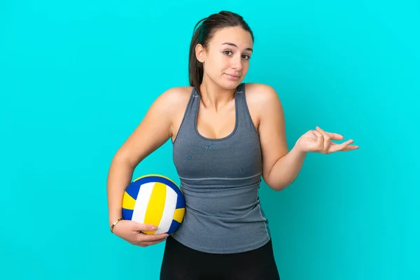 Joven Ucraniana Jugando Voleibol Aislado Sobre Fondo Azul Teniendo Dudas — Foto de Stock