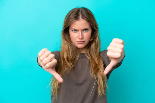 Young Blonde Woman Isolated Blue Background Showing Thumb Two Hands — Stock Photo, Image