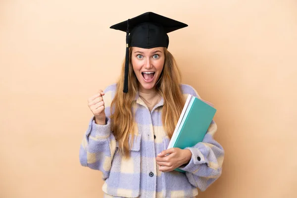 Junge Studentin Mit Isoliertem Hintergrund Feiert Sieg Siegerpose — Stockfoto