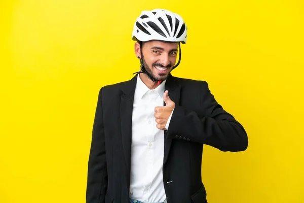 Homme Affaires Caucasien Avec Casque Vélo Isolé Sur Fond Jaune — Photo