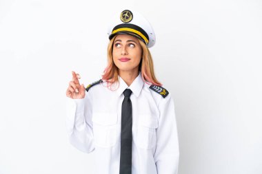 İzole edilmiş beyaz arka plan üzerinde uçağın pilotu şans diliyor ve en iyisini diliyor.