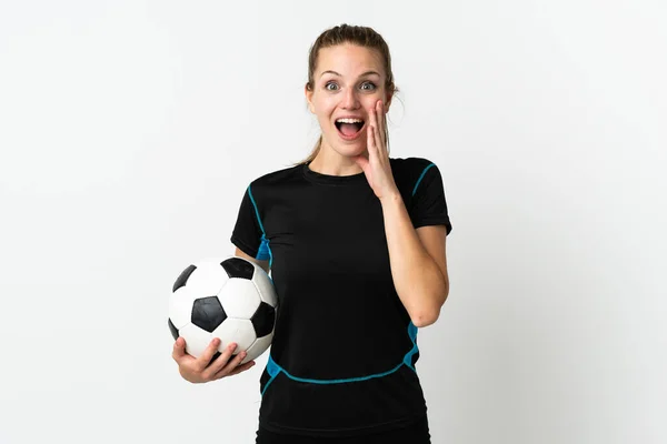 Jovem Jogador Futebol Mulher Isolada Fundo Branco Com Surpresa Expressão — Fotografia de Stock