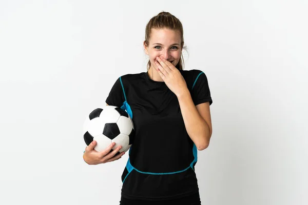 Młody Piłkarz Kobieta Odizolowany Białym Tle Szczęśliwy Uśmiechnięty Pokrycie Usta — Zdjęcie stockowe