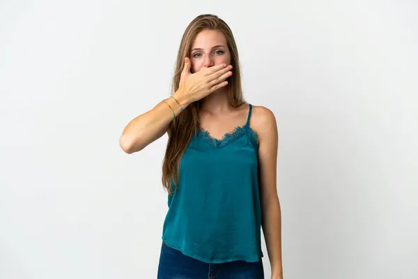 Νεαρή Καυκάσια Γυναίκα Πάνω Από Απομονωμένο Φόντο Που Καλύπτει Στόμα — Φωτογραφία Αρχείου