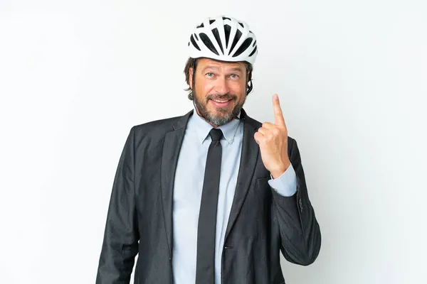 Zakelijke Senior Man Met Een Fietshelm Geïsoleerd Witte Achtergrond Wijzen — Stockfoto