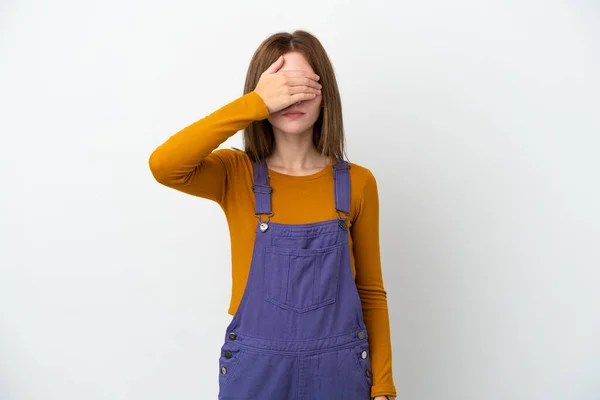 Mulher Inglesa Jovem Isolada Fundo Branco Cobrindo Olhos Por Mãos — Fotografia de Stock