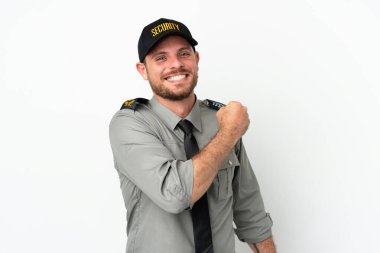 Genç güvenlik Brezilyalı adam beyaz bir arkaplanda zaferi kutluyor.