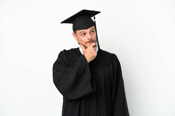 Jeune Diplômé Brésilien Universitaire Isolé Sur Fond Blanc Levant Les — Photo