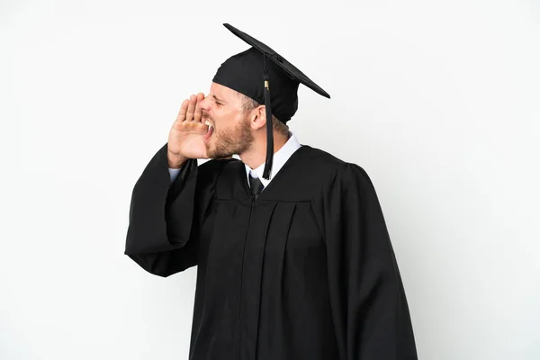 Joven Graduada Brasileña Universitaria Aislada Sobre Fondo Blanco Gritando Con — Foto de Stock