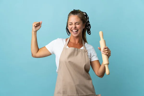 Femme Âge Moyen Uniforme Chef Faisant Geste Fort — Photo