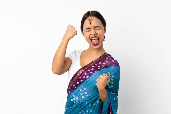 Jeune Indienne Isolée Sur Fond Blanc Célébrant Une Victoire — Photo