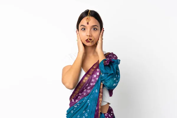 Jeune Femme Indienne Isolée Sur Fond Blanc Frustrée Couvrant Les — Photo