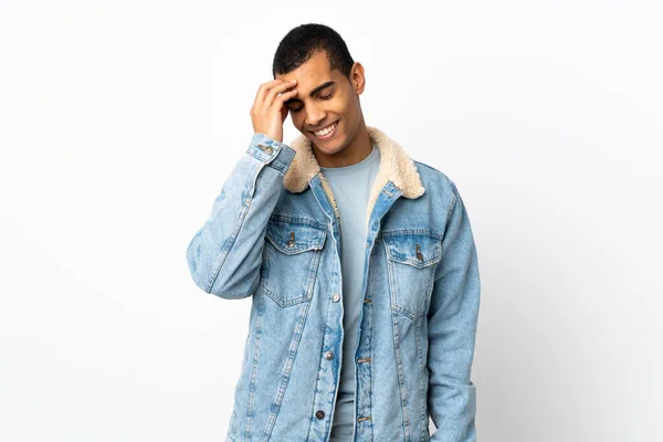 Hombre Afroamericano Sobre Fondo Blanco Aislado Riendo — Foto de Stock