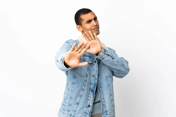 Africano Americano Homem Sobre Isolado Branco Fundo Nervoso Esticando Mãos — Fotografia de Stock