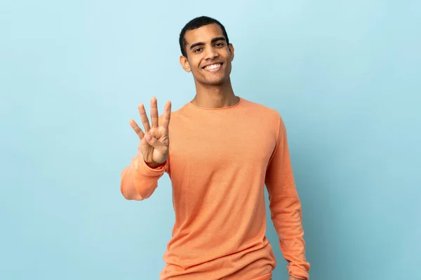 Africký Američan Nad Izolované Pozadí Šťastný Počítání Čtyři Prsty — Stock fotografie
