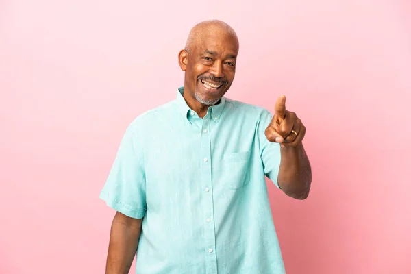 Cuban Senior Isolated Pink Background Surprised Pointing Front — Stock Photo, Image