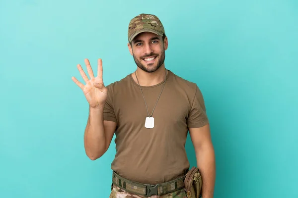 Militar Com Tag Cachorro Sobre Isolado Fundo Azul Feliz Contando — Fotografia de Stock