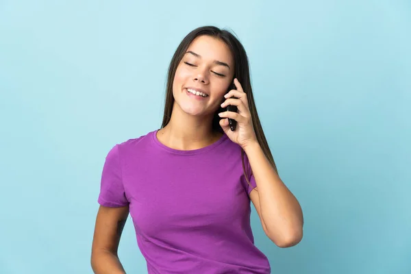 Teenager Girl Isolated Pink Background Keeping Conversation Mobile Phone Someone — Stock Photo, Image