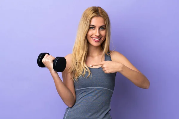 Young Blonde Sport Woman Making Weightlifting Isolated Purple Background Pointing — Stock Photo, Image