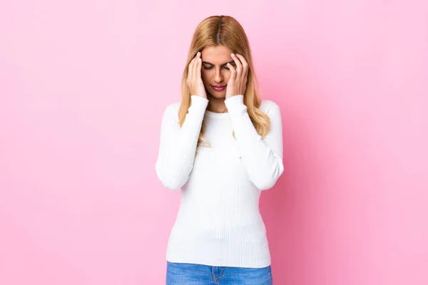 Young Uruguayan Blonde Woman Isolated Pink Background Headache — Stock Photo, Image