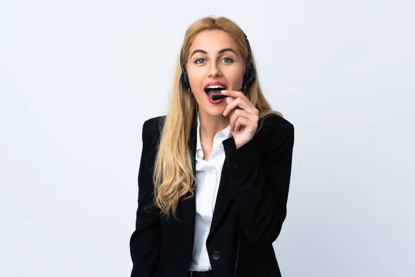 Jeune Femme Télévendeur Sur Fond Blanc Isolé Criant Avec Bouche — Photo