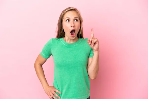 Joven Mujer Inglesa Aislada Sobre Fondo Rosa Pensando Una Idea — Foto de Stock