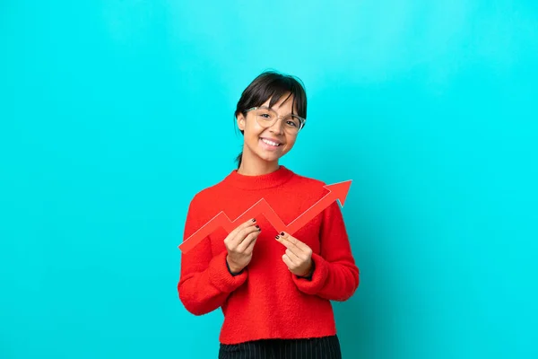 Jovem Mulher Isolada Fundo Azul Segurando Uma Captura Uma Seta — Fotografia de Stock