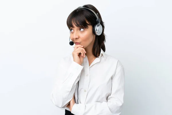 Telemarketer Mujer Raza Mixta Que Trabaja Con Auricular Aislado Sobre — Foto de Stock