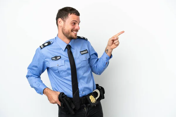 Молодий Поліцейський Бразильський Чоловік Білому Фоні Вказує Пальцем Бік Презентує — стокове фото