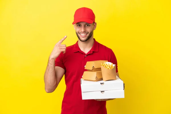 Homem Entrega Pizza Pegar Caixas Pizza Hambúrgueres Sobre Fundo Isolado — Fotografia de Stock