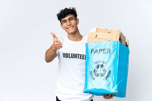 Joven Sosteniendo Una Bolsa Reciclaje Llena Papel Estrechando Las Manos — Foto de Stock