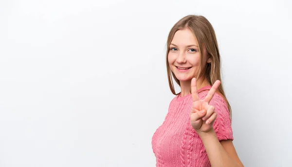 Jonge Russische Vrouw Geïsoleerd Witte Achtergrond Glimlachen Tonen Overwinning Teken — Stockfoto
