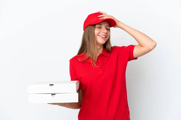 Entrega Pizza Mulher Lituana Isolado Fundo Branco Sorrindo Muito — Fotografia de Stock
