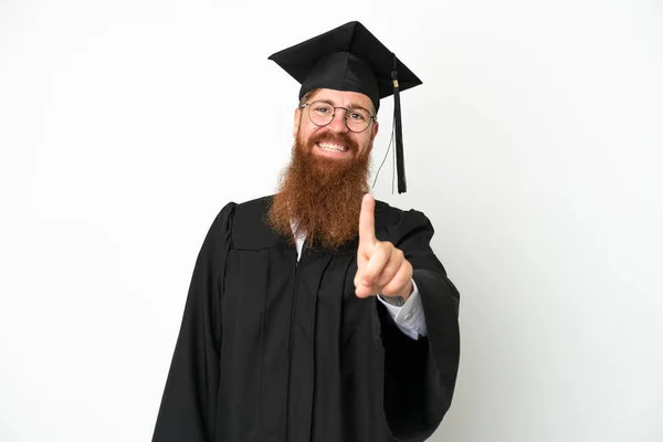 Fiatal Egyetemi Diplomás Vöröses Férfi Elszigetelt Fehér Háttér Bemutató Emelés — Stock Fotó