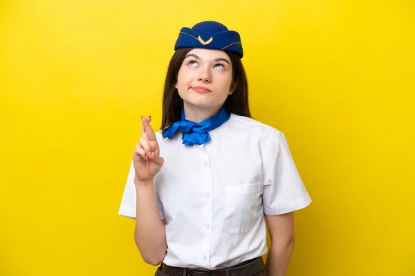 Flugzeugstewardess Russische Frau Isoliert Auf Gelbem Hintergrund Mit Daumen Drücken — Stockfoto