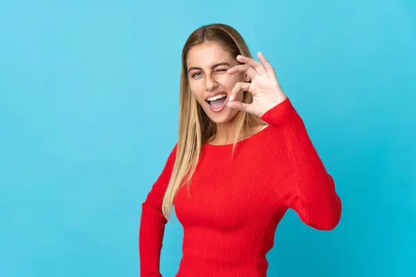 Young Blonde Woman Isolated Blue Background Showing Sign Fingers — Stock Photo, Image