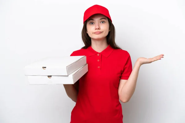 Giovane Pizza Russa Consegna Raccogliendo Scatole Pizza Isolate Sfondo Bianco — Foto Stock