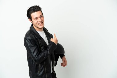 Beyaz arka planda izole edilmiş motosiklet kasklı bir Rus.