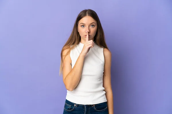 Joven Lituana Aislada Sobre Fondo Púrpura Mostrando Gesto Silencio Metiendo — Foto de Stock