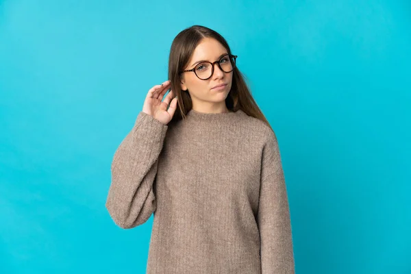 Young Lithuanian Woman Isolated Blue Background Having Doubts — Stock Photo, Image