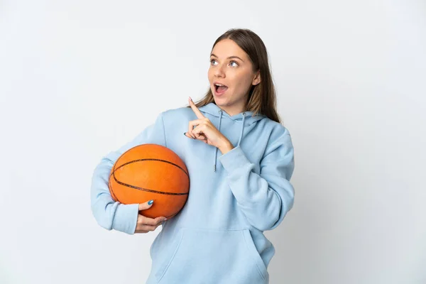 Jovem Lituana Jogando Basquete Isolado Fundo Branco Com Intenção Realizar — Fotografia de Stock