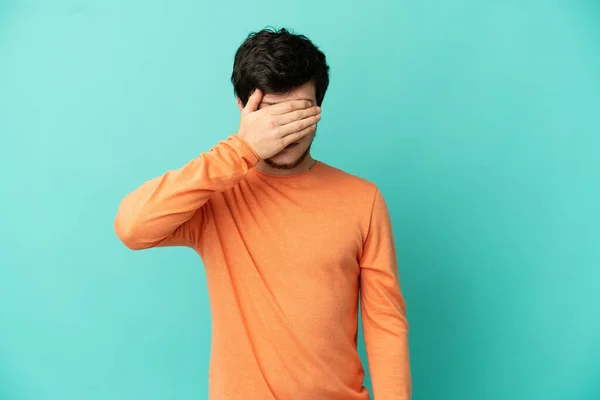 Young Russian Man Isolated Blue Background Covering Eyes Hands Want — Stock Photo, Image