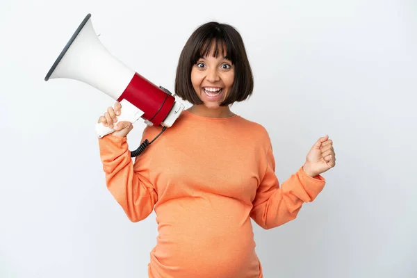 Genç Melez Hamile Kadın Beyaz Arka Planda Izole Edilmiş Megafonla — Stok fotoğraf