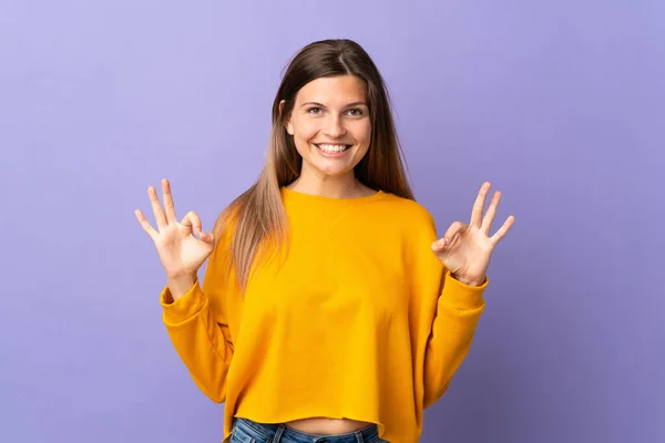 Young Slovak Woman Isolated Purple Background Showing Sign Two Hands — 图库照片